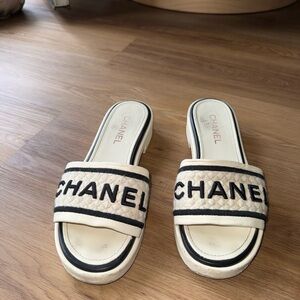 CHANEL Women's Cream and Black Slide Sandals